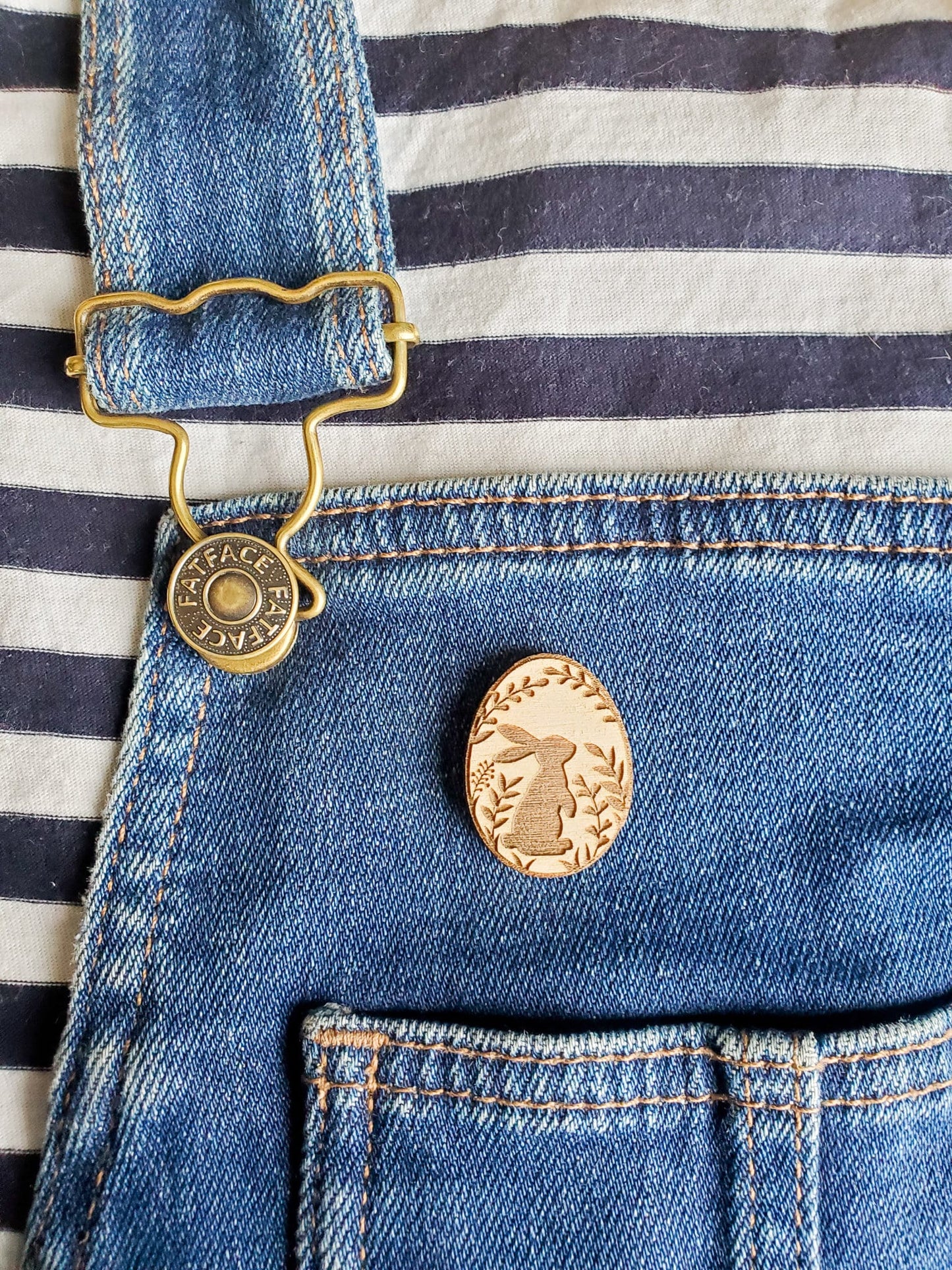 Wooden badge pin brooch with a personalised card | Easter Card | Easter Bunny | Easter Egg | Children Easter Gift|Custom Wooden Easter Decor