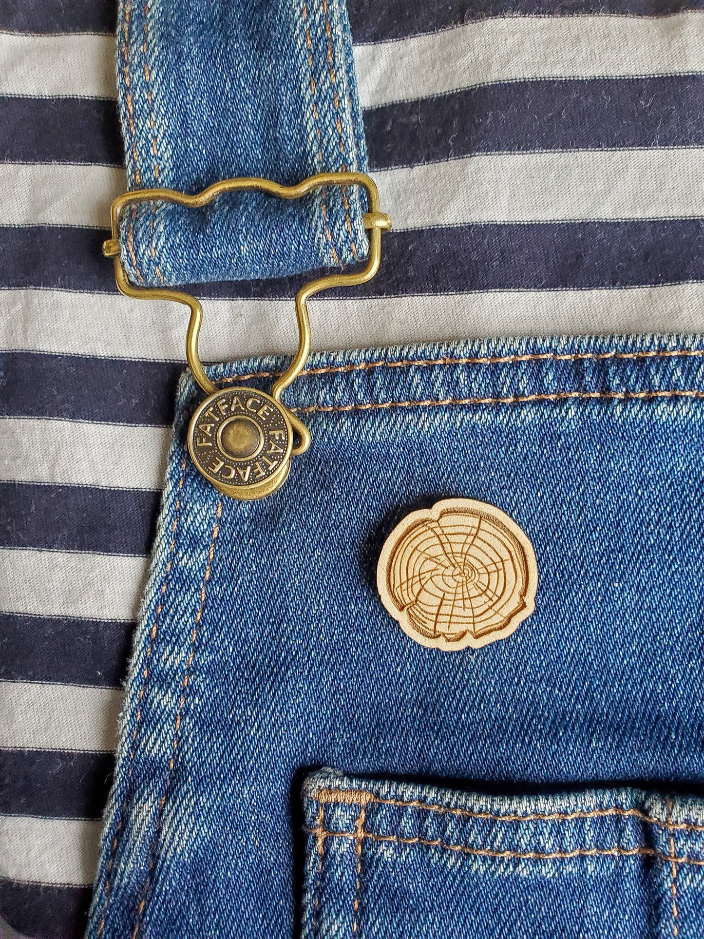 Wooden badge pin brooch with a personalised card | Personalised Birthday Card | Gift for Mum or Girlfriend | Bespoke Eco Friendly present